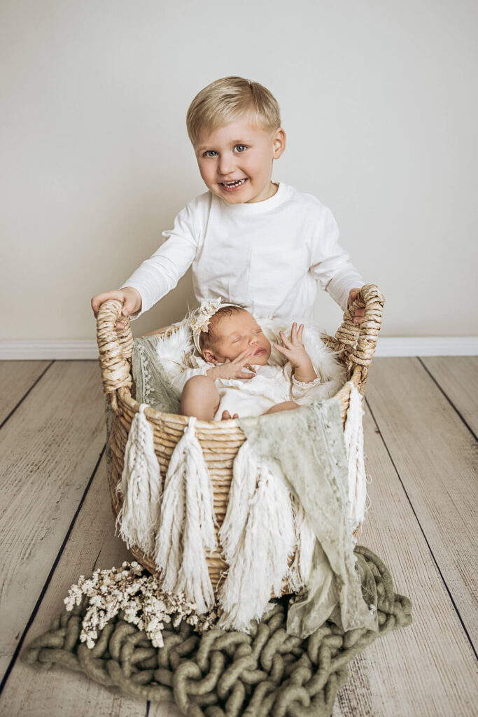 Newborn Geschwister Shooting Bildgefühle Odenwald Newborn Geschwister Shooting Bildgefühle Odenwald